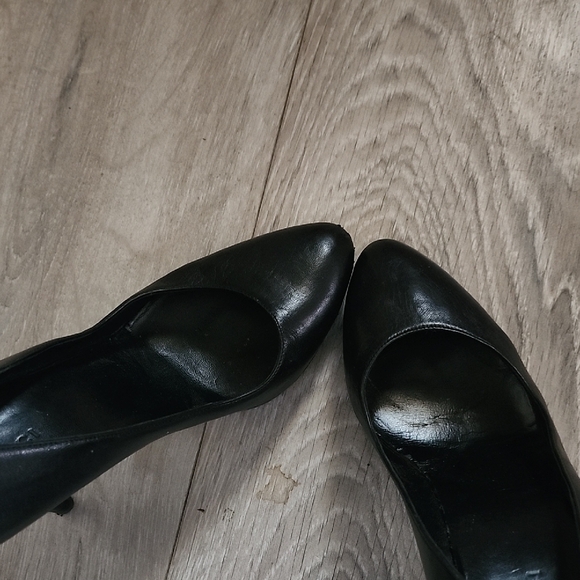 Gucci Black Stiletto Heels with Textured Leather - Picture 5 of 8